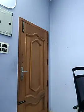 mallu-lover online show from November 20, 2025, 12:49 pm