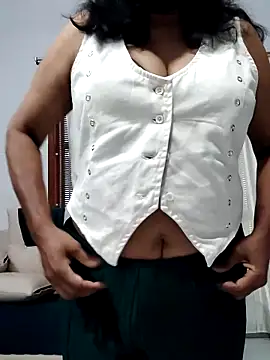 mallu-lover online show from April 15, 2026, 1:23 am