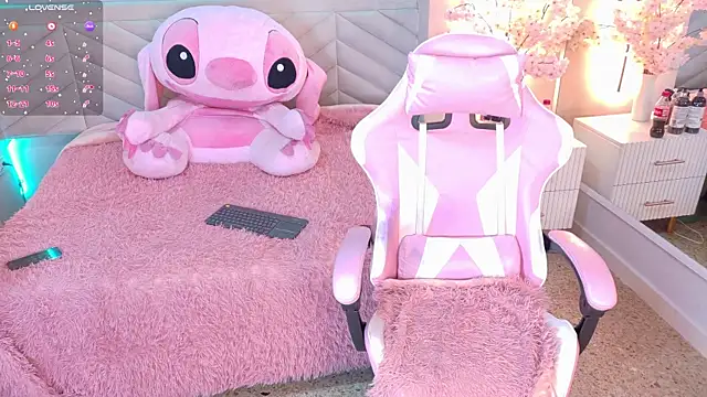 amy miller1 online show from April 4, 2026, 7:00 pm