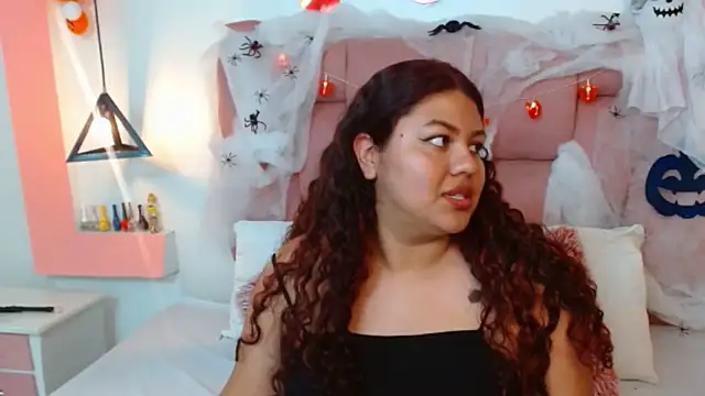 CloeStron online show from October 25, 2025, 6:57 pm