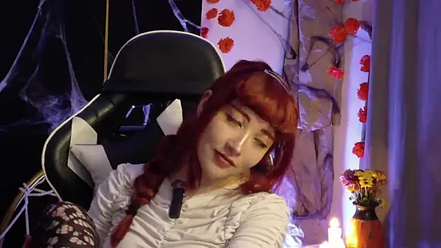 lunnaa  online show from October 29, 2025, 4:59 am