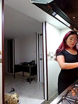 lunnaa  online show from November 14, 2025, 2:54 am