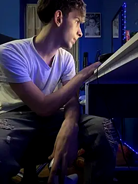 Snapshot of rediMilano chatting on October 21, 2025, 5:35 pm rediMilano online show from October 21, 2025, 5:35 pm