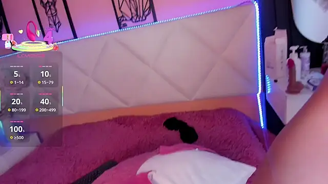 veronica hill  online show from November 18, 2025, 7:13 am