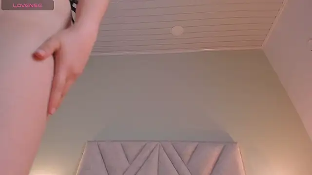 Snapshot of victoria_becker_ chatting on February 14, 2026, 1:35 am victoria becker online show from February 14, 2026, 1:35 am