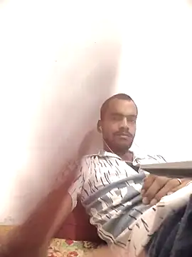 yashuuuu021 online show from April 18, 2026, 3:27 pm