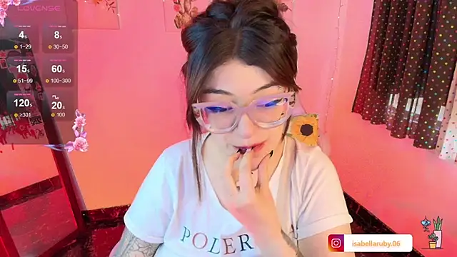 isaferrer06 online show from November 6, 2025, 9:26 pm