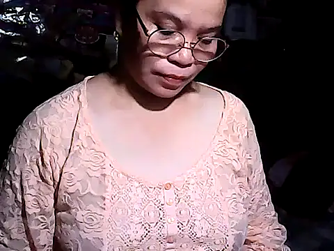 Adeline05 online show from December 4, 2025, 9:18 am