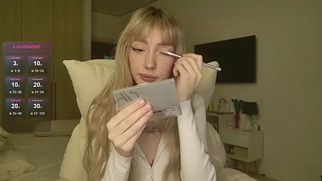 Lunainnk online show from March 14, 2026, 12:50 am