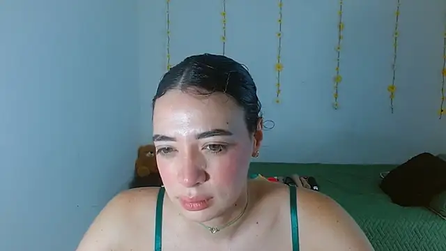 Snapshot of sajecrismaa chatting on December 21, 2025, 2:35 pm sajecrismaa online show from December 21, 2025, 2:35 pm