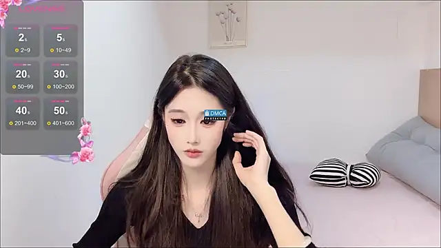 Snapshot of R_R6 chatting on November 3, 2025, 5:52 am R R6 online show from November 3, 2025, 5:52 am