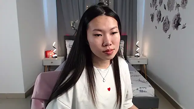 LunaPurrr online show from September 9, 2025, 11:26 pm