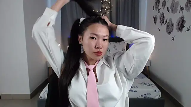 LunaPurrr online show from September 13, 2025, 11:15 pm