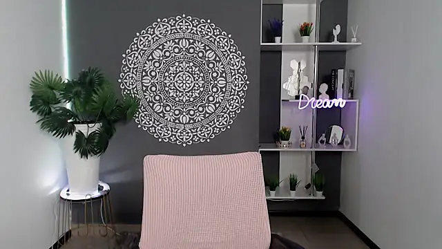 LunaPurrr online show from September 16, 2025, 5:52 am