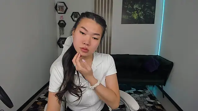 LunaPurrr online show from October 18, 2025, 2:36 am