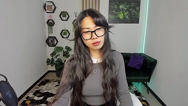 LunaPurrr online show from November 13, 2025, 1:04 am