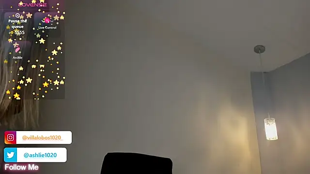 MiaVillalobos online show from October 29, 2025, 12:07 pm