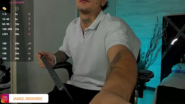 JamesDeker online show from October 9, 2025, 8:18 pm