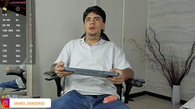 JamesDeker online show from October 21, 2025, 8:20 pm