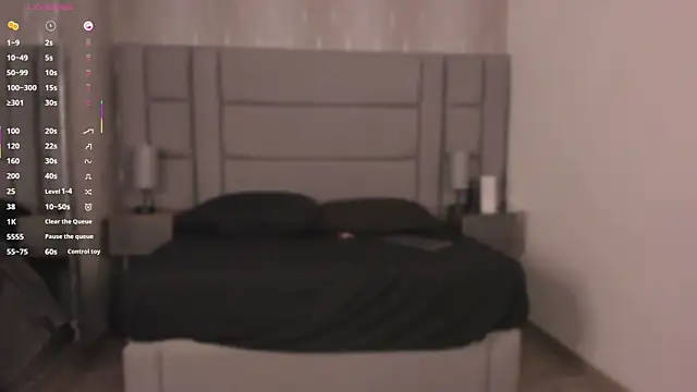 Mia-Medina online show from October 25, 2025, 6:57 pm