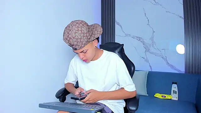 ThiagoCollin online show from September 8, 2025, 8:19 pm