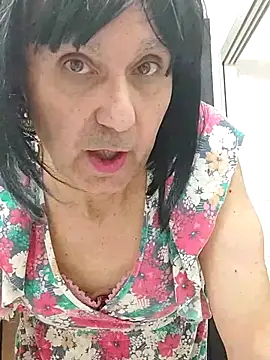 Emily de Carla online show from November 4, 2025, 3:55 pm