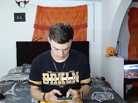 Snapshot of Ken_bigcock77 chatting on October 1, 2025, 1:11 am Ken bigcock77 online show from October 1, 2025, 1:11 am