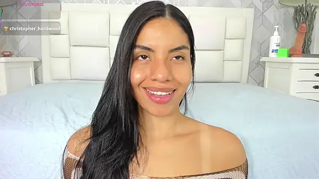 naia cox online show from November 6, 2025, 3:40 am