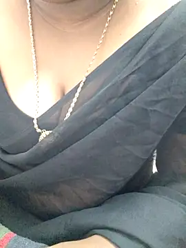 Snapshot of Tamil-rami chatting on October 9, 2025, 7:28 am Tamil-rami online show from October 9, 2025, 7:28 am