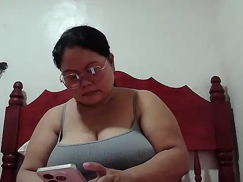 Snapshot of Mari_fvcks chatting on March 25, 2026, 12:44 pm Mari fvcks online show from March 25, 2026, 12:44 pm