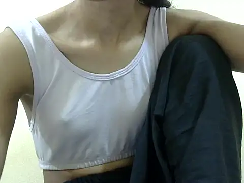 smallcuute online show from January 13, 2026, 6:13 pm