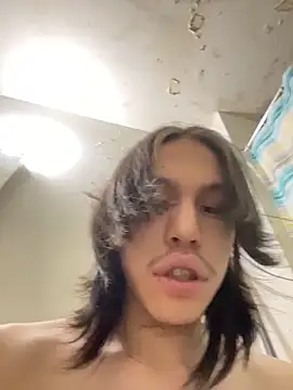 heytherepeoples717 online show from December 15, 2025, 5:01 am