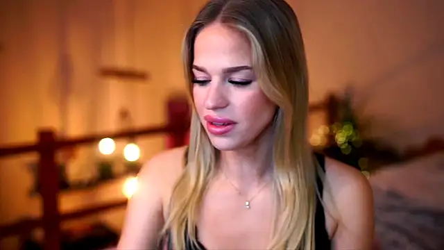 Emilyvanroessel online show from October 30, 2025, 7:03 pm