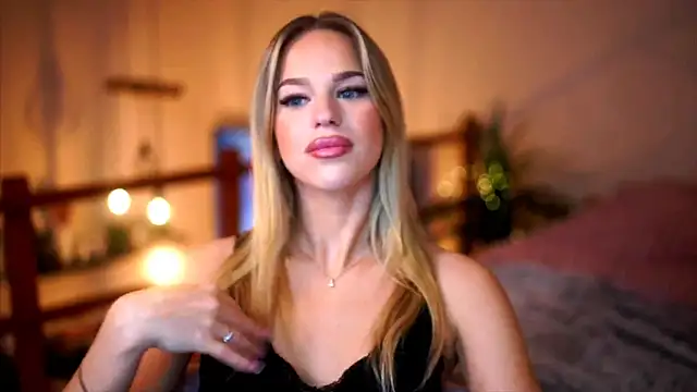 Emilyvanroessel online show from November 6, 2025, 5:14 pm