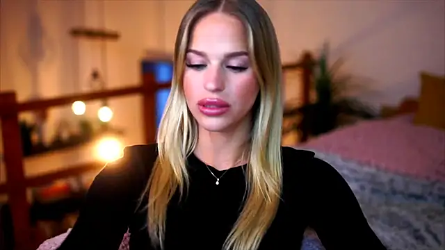 Emilyvanroessel online show from November 19, 2025, 5:35 pm