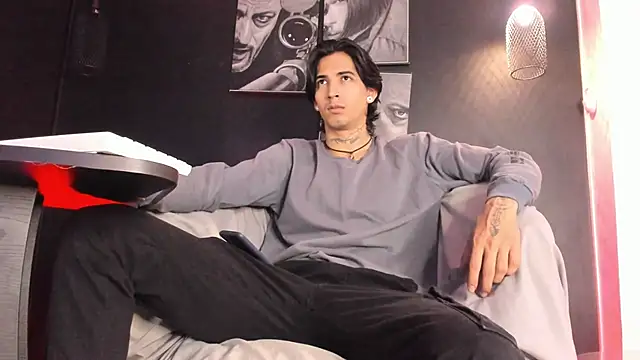 jett savage online show from November 5, 2025, 1:33 pm