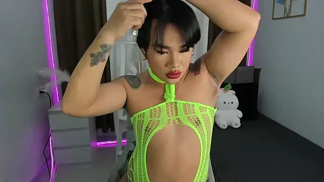 Malia Nicole online show from September 22, 2025, 4:20 pm