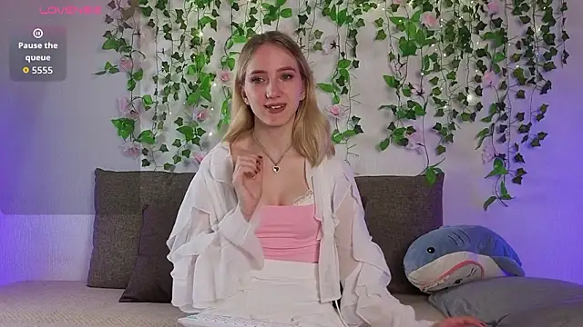 EmmaNovak online show from March 28, 2026, 9:14 pm