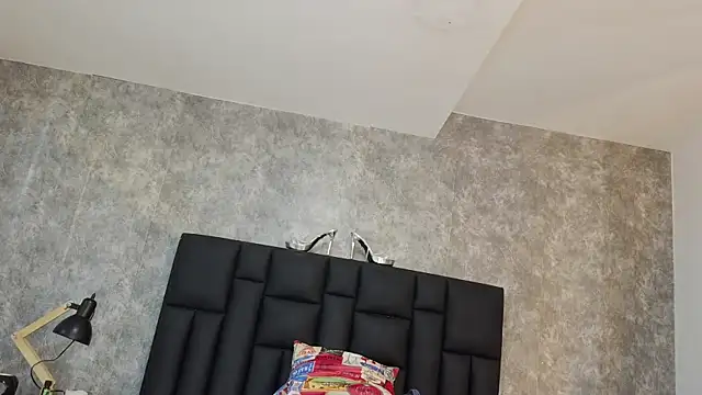 crystaldarliing online show from March 27, 2026, 3:01 pm