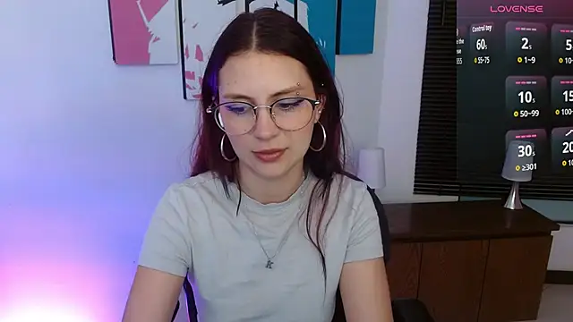 AlanaGarcia19 online show from September 18, 2025, 11:34 am