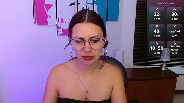 AlanaGarcia19 online show from October 16, 2025, 11:55 am