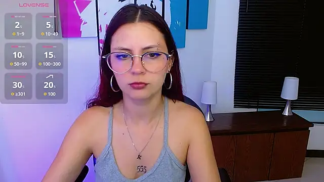 AlanaGarcia19 online show from October 28, 2025, 11:47 am