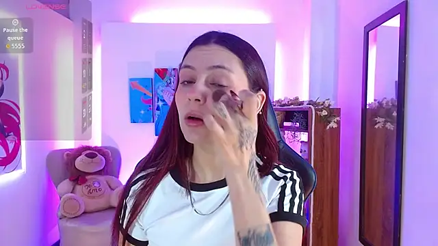 AlanaGarcia19 online show from December 15, 2025, 11:58 am