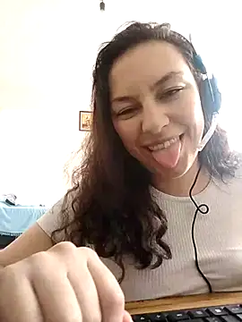 Snapshot of AlanaDesire chatting on September 13, 2025, 3:56 pm AlanaDesire online show from September 13, 2025, 3:56 pm