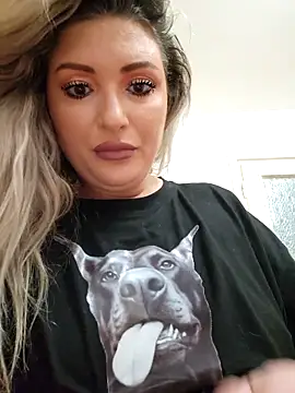 Snapshot of Blondie_Sasha chatting on November 7, 2025, 8:09 pm Blondie Sasha online show from November 7, 2025, 8:09 pm