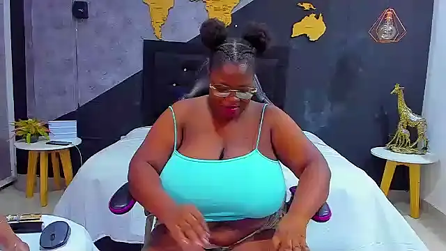 Maiam  Rossi online show from October 16, 2025, 12:39 pm