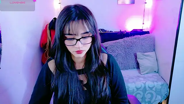 MiaVelvetDoll online show from November 4, 2025, 2:05 pm