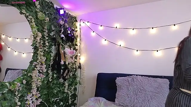 MiaVelvetDoll online show from January 17, 2026, 2:33 pm