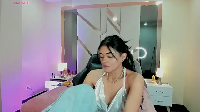 EmmaStonns online show from September 18, 2025, 1:24 pm