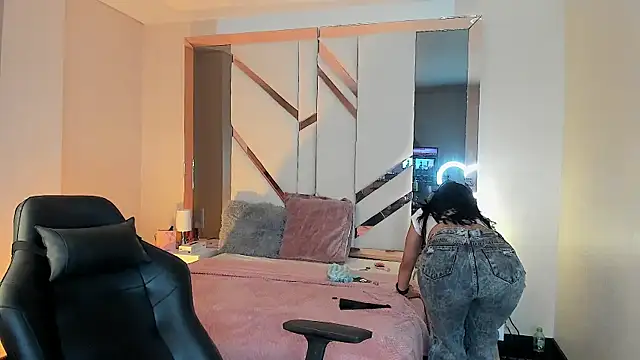 EmmaStonns online show from December 17, 2025, 11:27 am